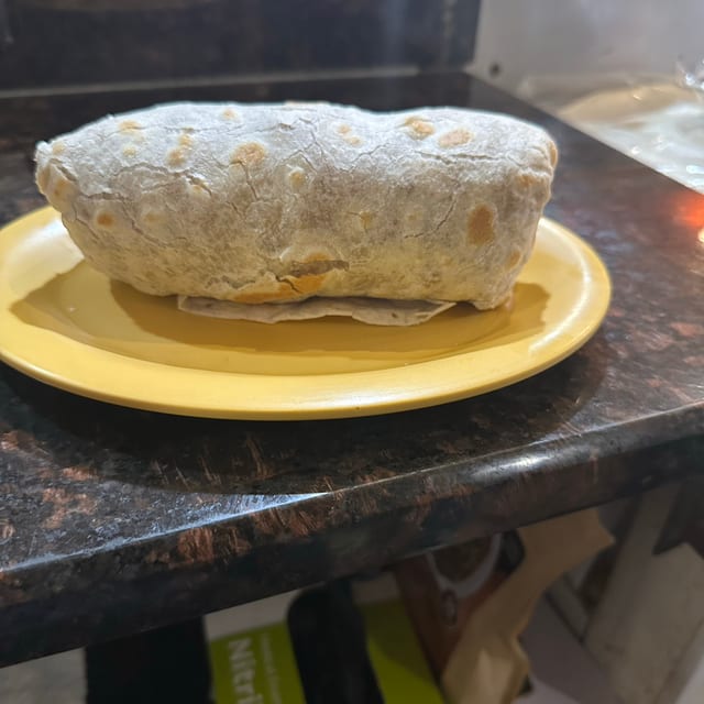 Burrito Huevos Con Chrizo a LA Mexicana.