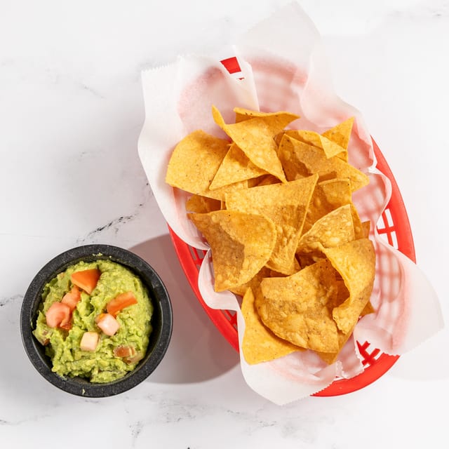 CHIPS / GUACAMOLE 8oz.